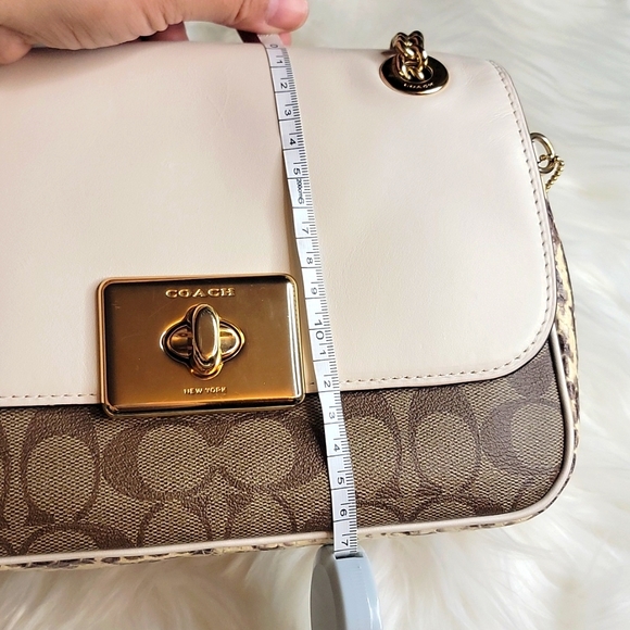 Coach - Picture 12 of 12